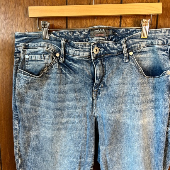 Torrid Crop Boyfriend Vintage Stretch‎ Jeans Size 16 - Picture 2 of 8
